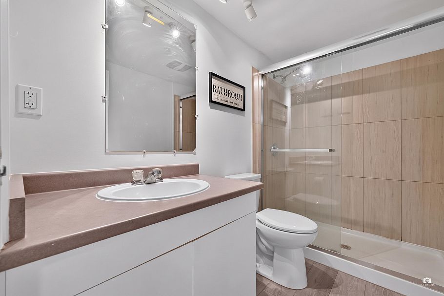 2528 E 24th Avenue Vancouver, BC - 14