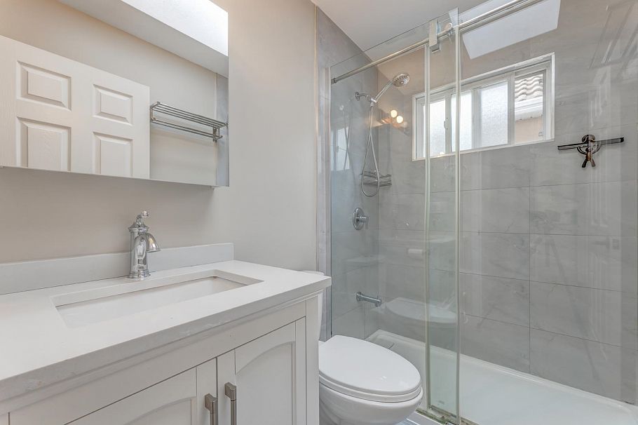3028 E 26th Avenue Vancouver, BC - 20