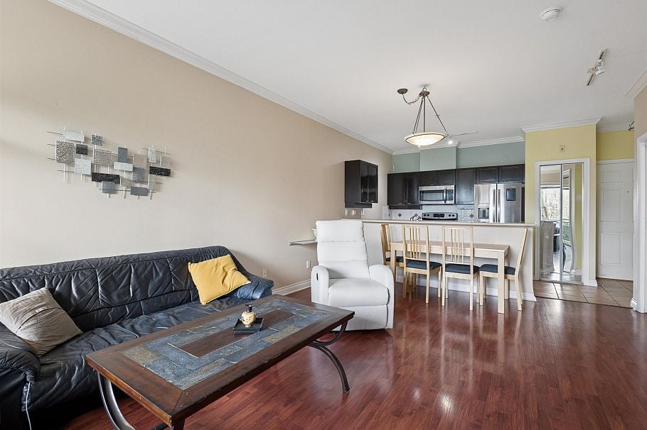 302 131 W 3rd Street North Vancouver, BC - 3