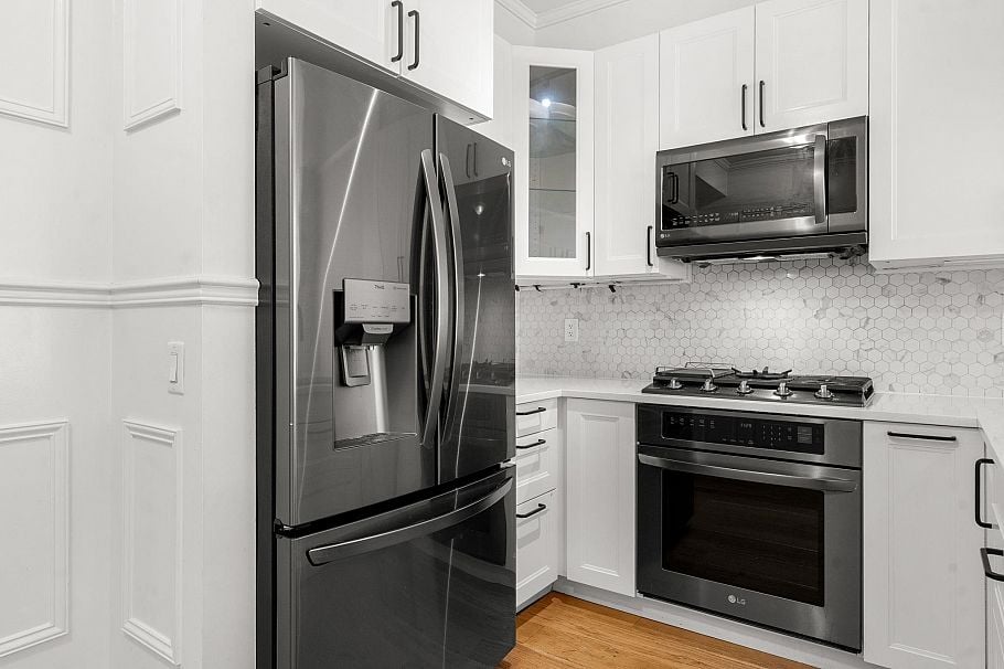 417 119 W 22nd Street North Vancouver, BC - 4