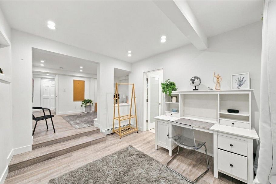 1095 W Keith Road North Vancouver, BC - 25