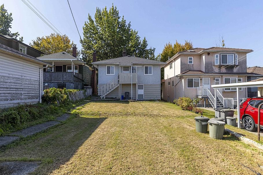 1060 Kelowna Street Vancouver, BC - 29