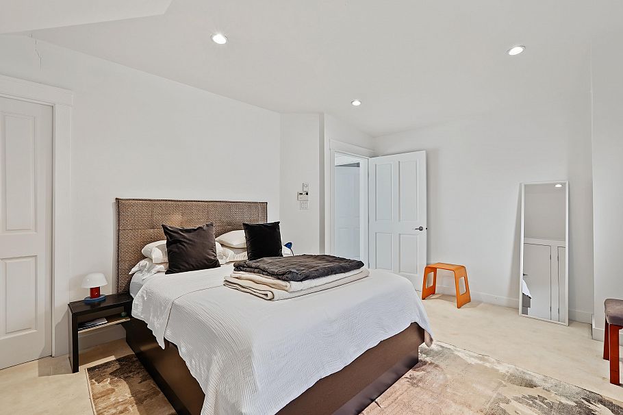 462 W 19th Avenue Vancouver, BC - 9