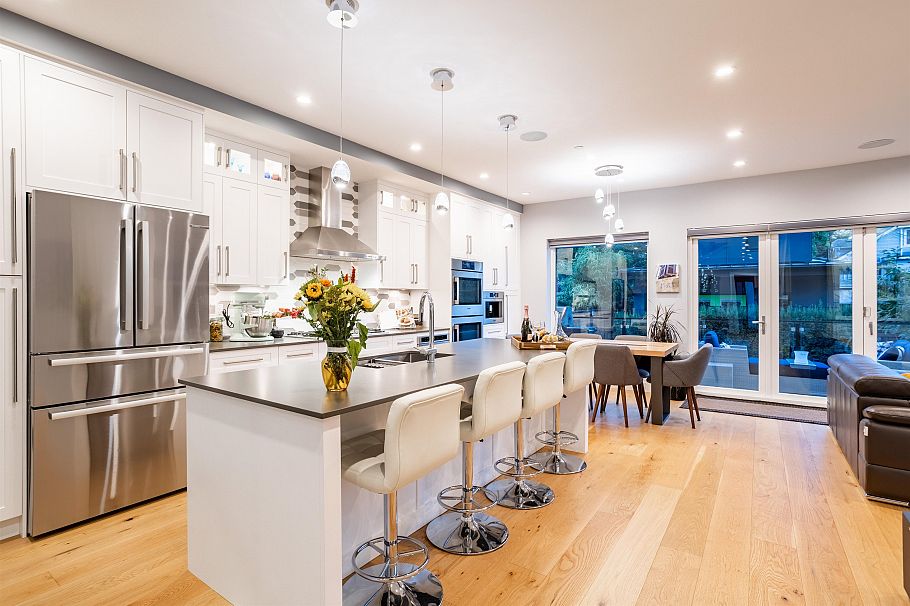 426 W 17th Avenue Vancouver, BC - 3