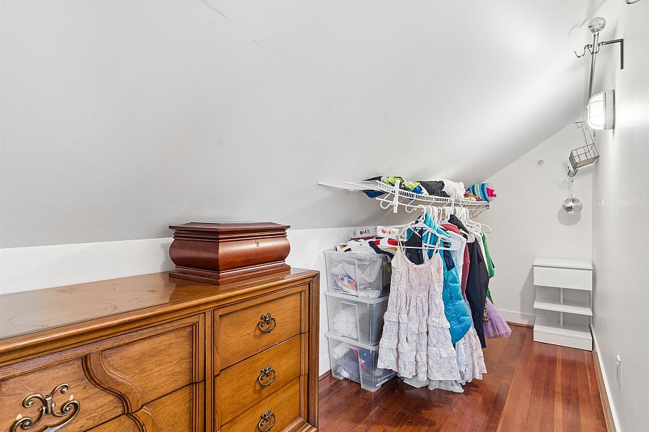 558 W 19th Avenue Vancouver, BC - 21