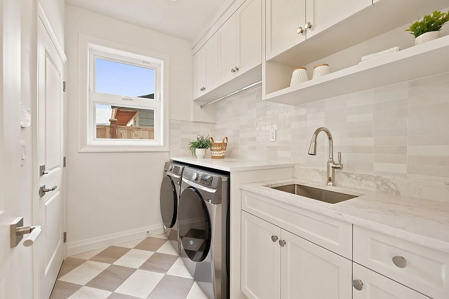 3490 Church Street North Vancouver, BC - 32