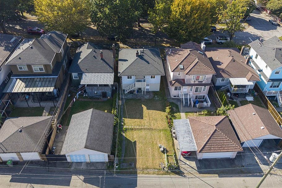 1060 Kelowna Street Vancouver, BC - 30