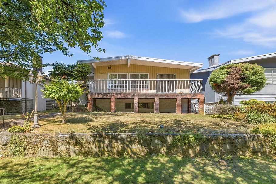 3055 Rosemont Drive Vancouver, BC - 1