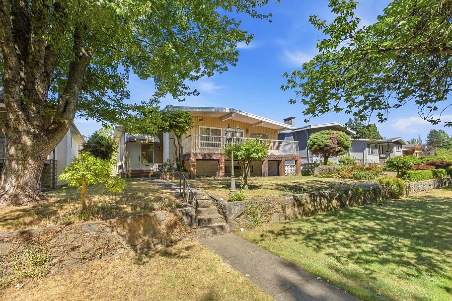 3055 Rosemont Drive Vancouver, BC - 3