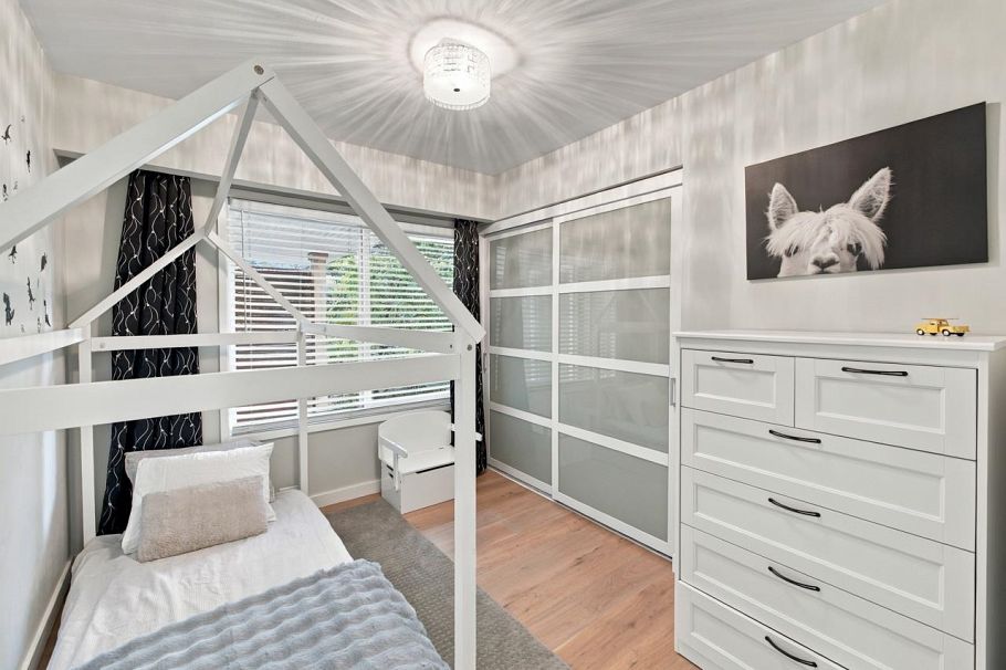 1103 Cloverley Street North Vancouver, BC - 34