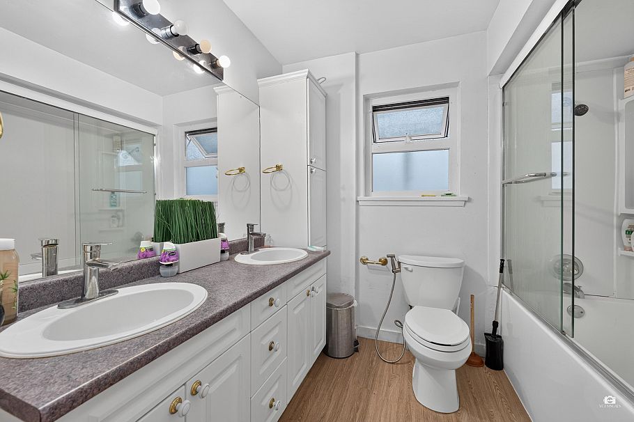 2528 E 24th Avenue Vancouver, BC - 5