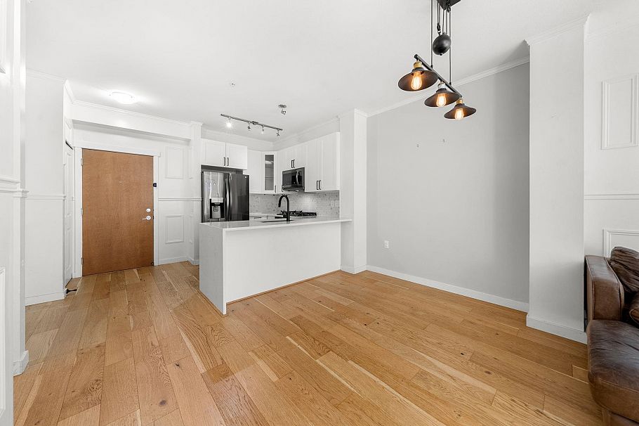 417 119 W 22nd Street North Vancouver, BC - 11