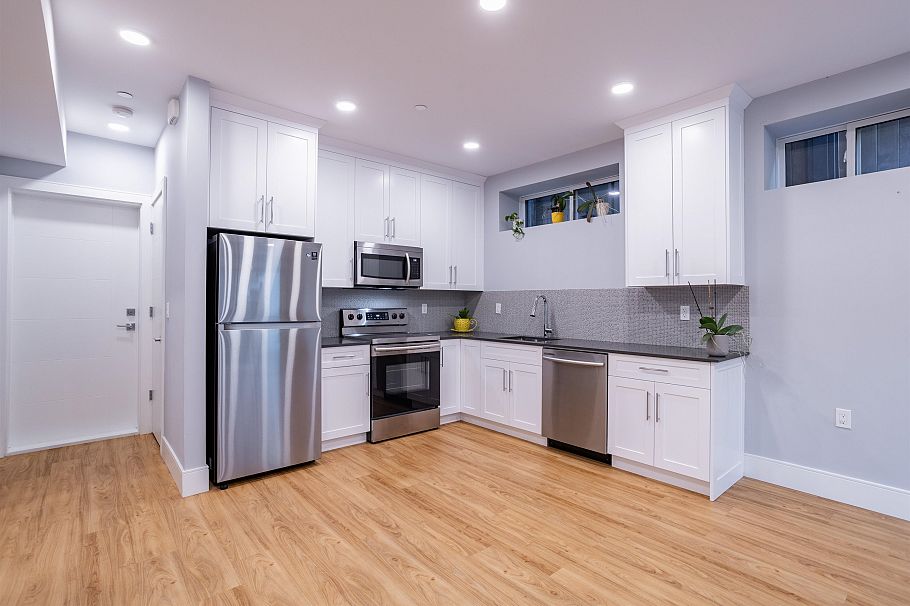 426 W 17th Avenue Vancouver, BC - 24