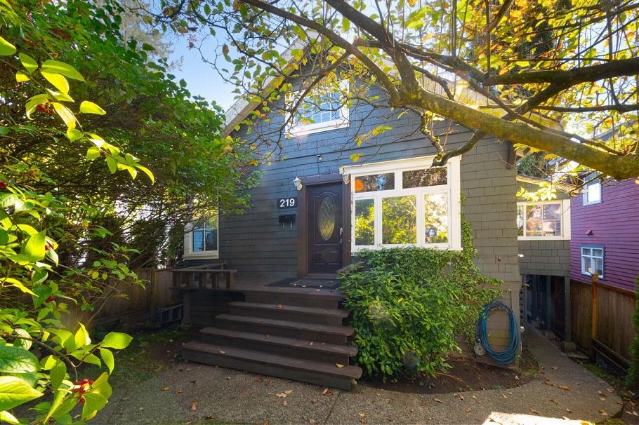 219 E 29th Street North Vancouver, BC - 1