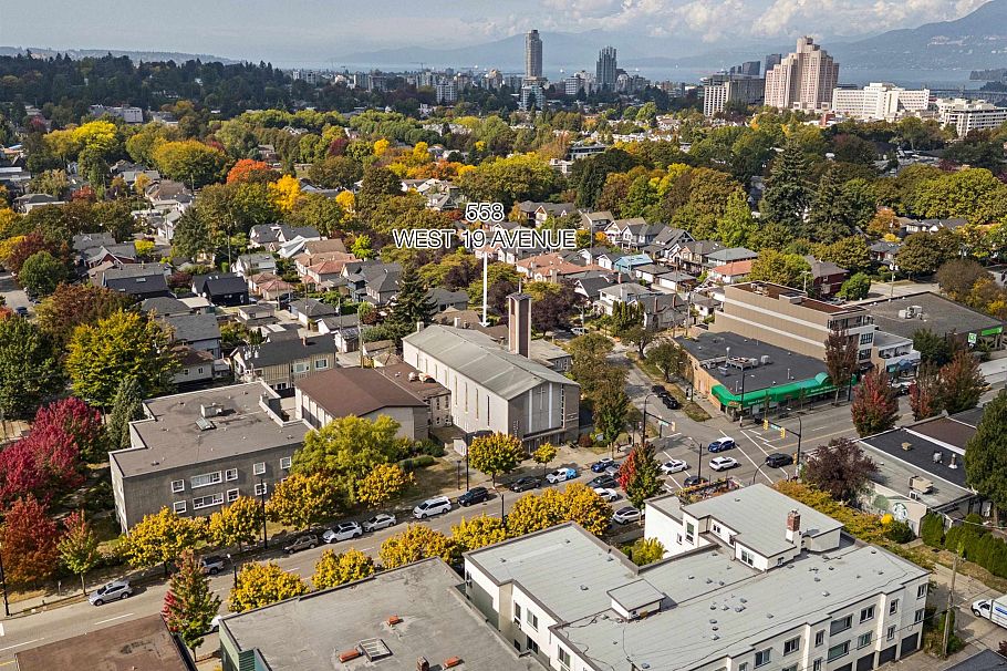 558 W 19th Avenue Vancouver, BC - 40