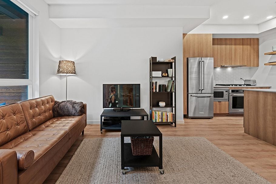 29 533 E 3rd Street North Vancouver, BC - 3