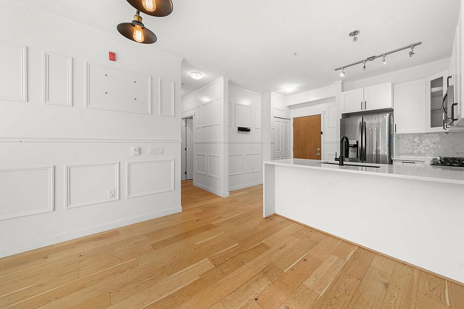 417 119 W 22nd Street North Vancouver, BC - 19