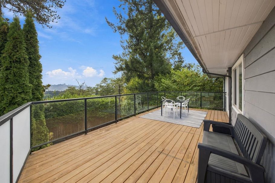 1103 Cloverley Street North Vancouver, BC - 23