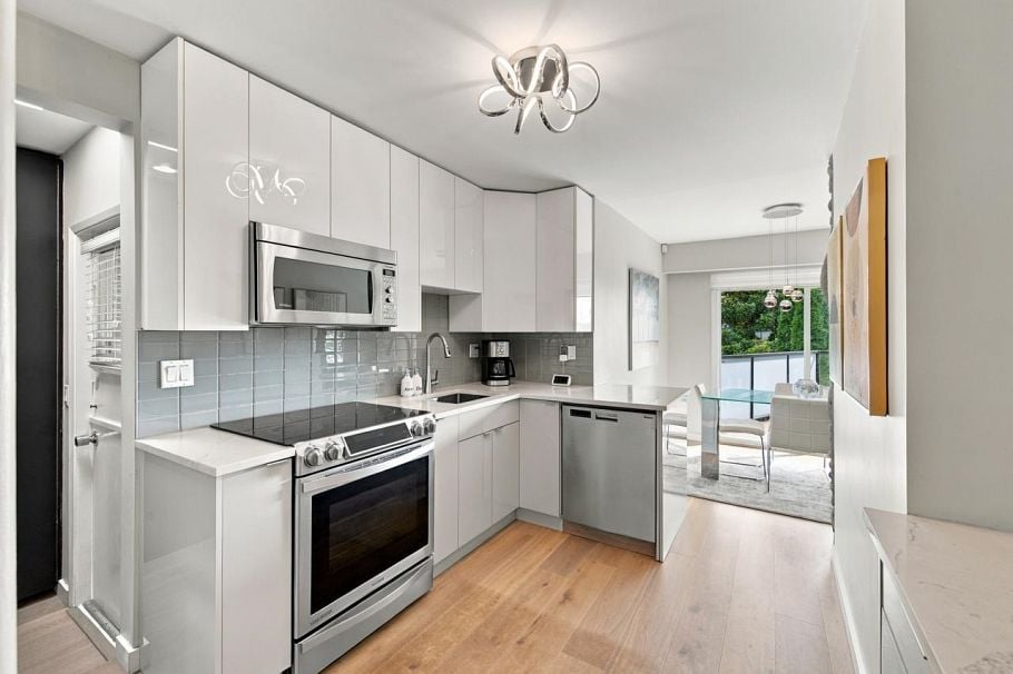 1103 Cloverley Street North Vancouver, BC - 5