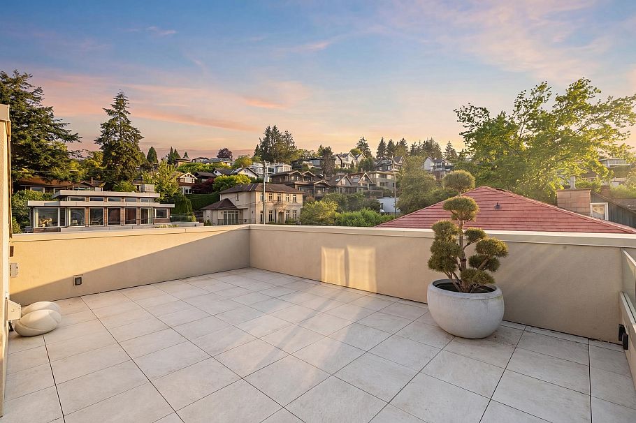 4521 Langara Avenue Vancouver, BC - 16