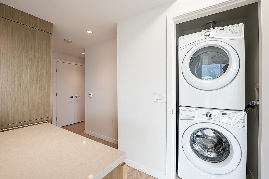 1607 125 E 14th Street North Vancouver, BC - 18