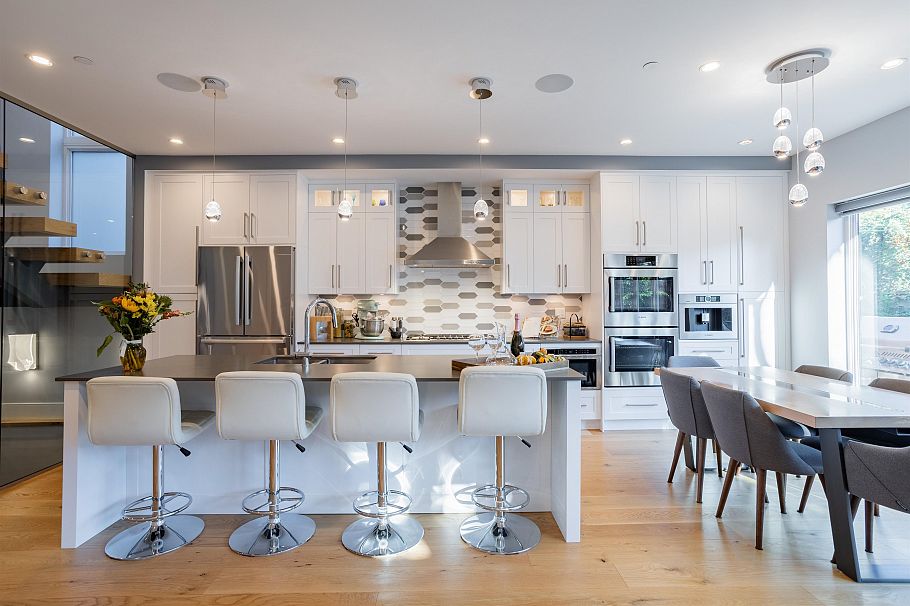 426 W 17th Avenue Vancouver, BC - 9