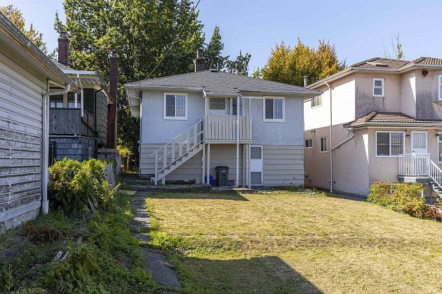 1060 Kelowna Street Vancouver, BC - 28