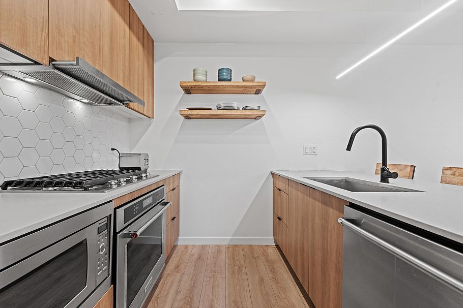 29 533 E 3rd Street North Vancouver, BC - 6