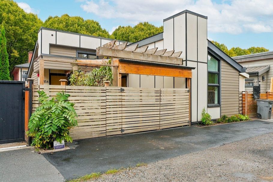 320 E 32nd Avenue Vancouver, BC - 34