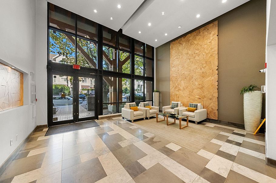 417 119 W 22nd Street North Vancouver, BC - 34
