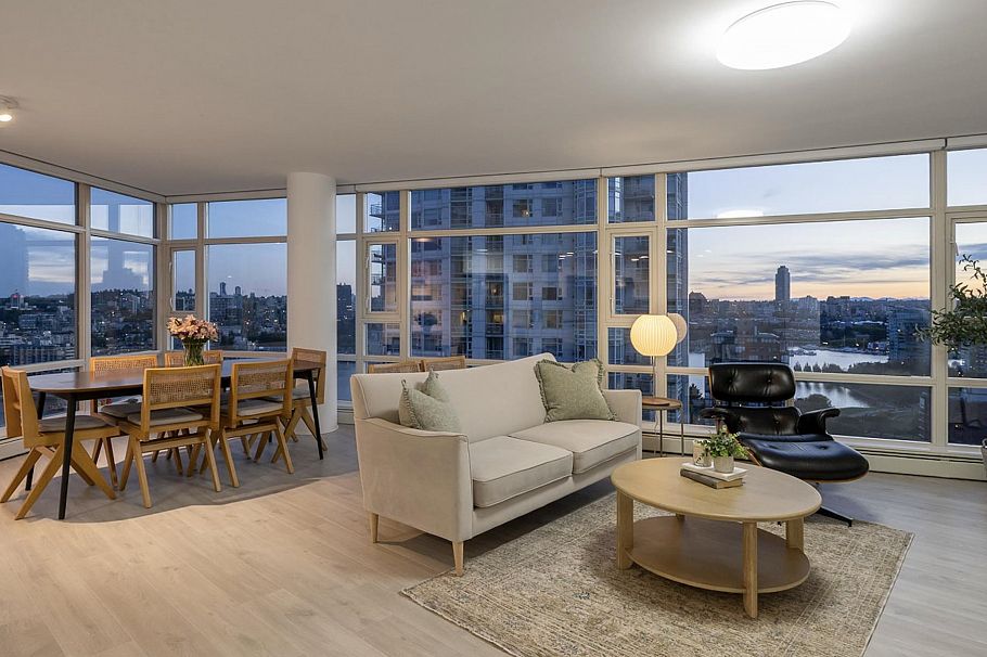 2607 198 Aquarius Mews Vancouver, BC - 2