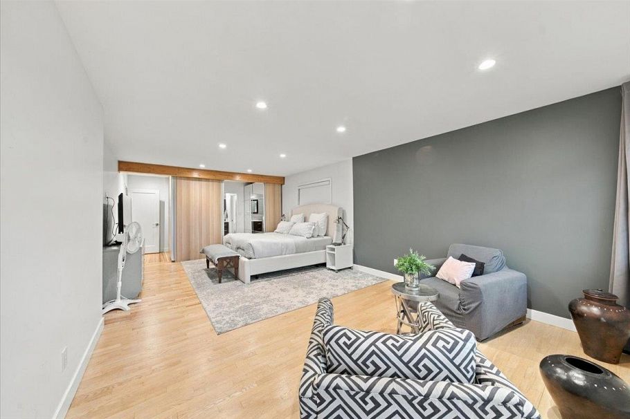 1095 W Keith Road North Vancouver, BC - 15
