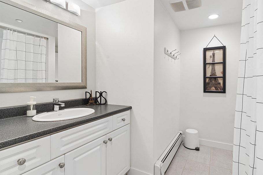 558 W 19th Avenue Vancouver, BC - 30