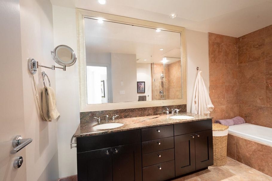 203 499 Broughton Street Vancouver, BC - 24