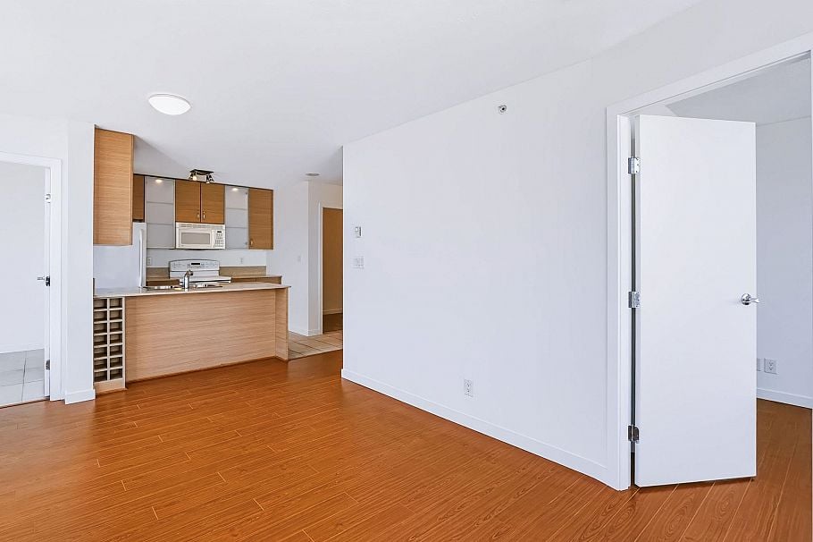 2105 977 Mainland Street Vancouver, BC - 4