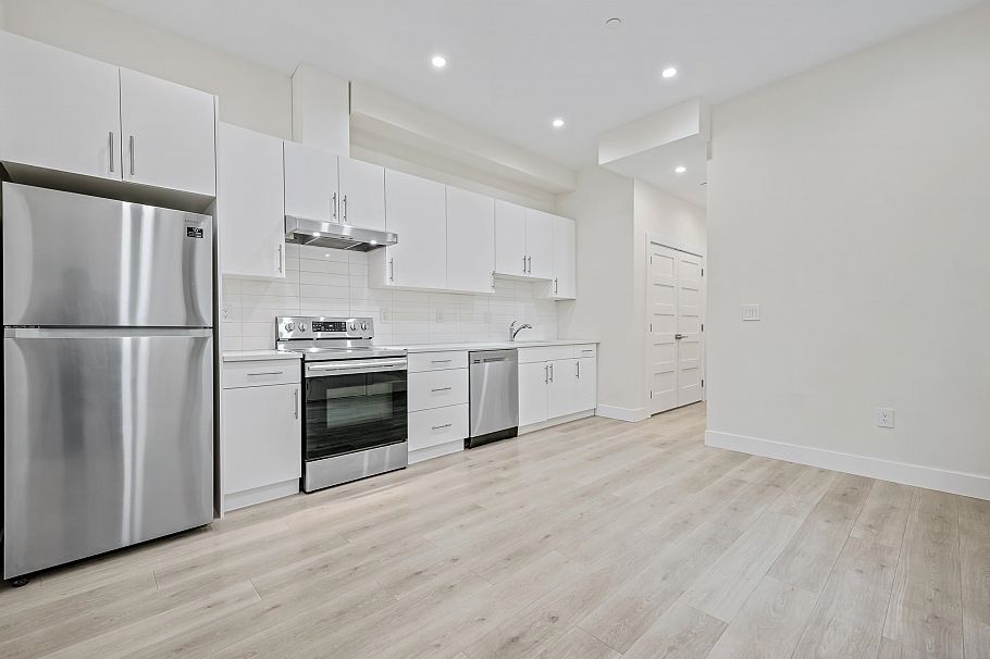 409 W Keith Road North Vancouver, BC - 14