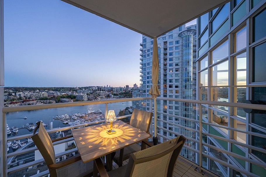 2607 198 Aquarius Mews Vancouver, BC - 22
