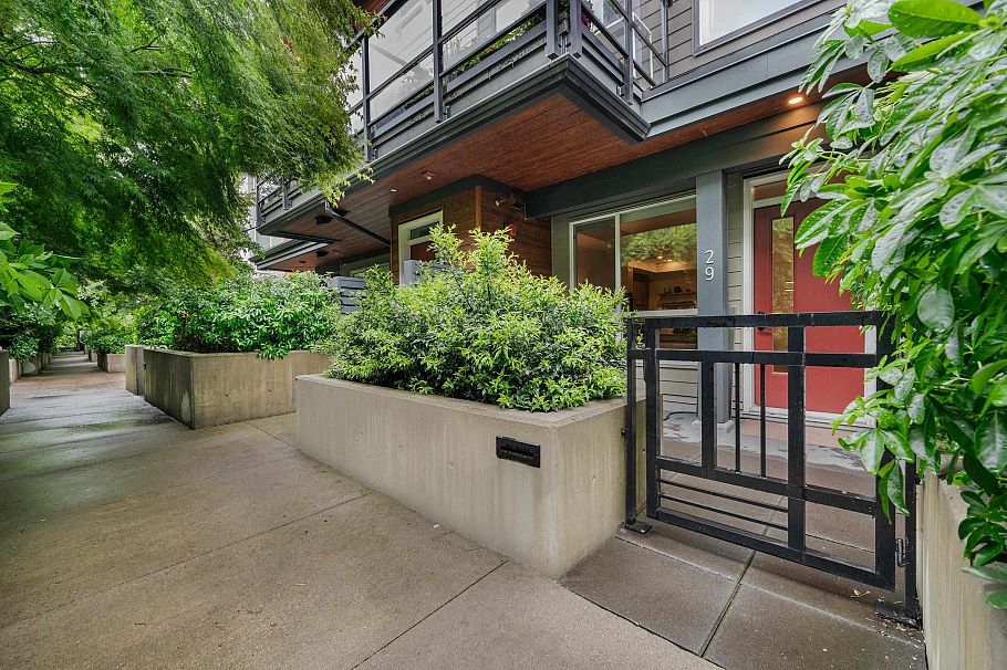 29 533 E 3rd Street North Vancouver, BC - 34