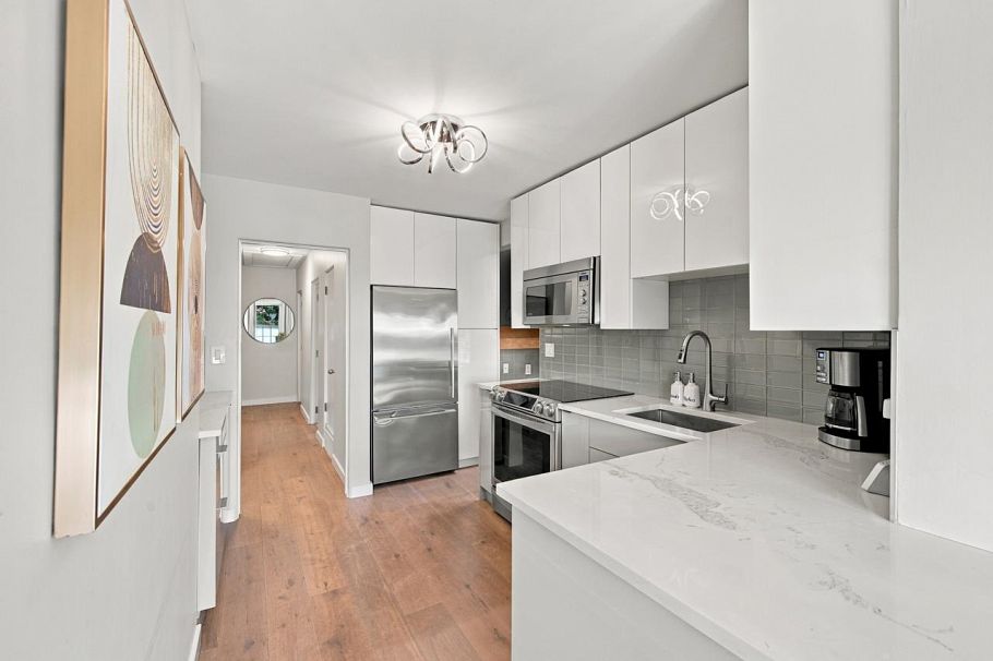 1103 Cloverley Street North Vancouver, BC - 6