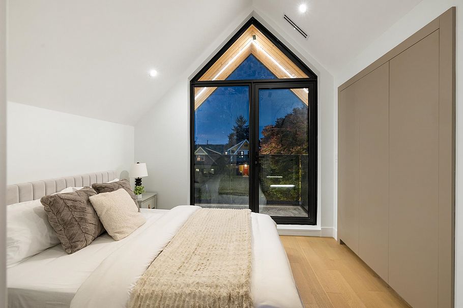 1 2145 Napier Street Vancouver, BC - 22