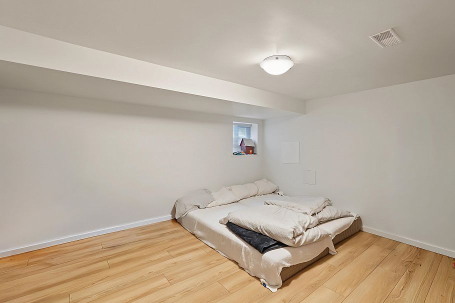 462 W 19th Avenue Vancouver, BC - 16
