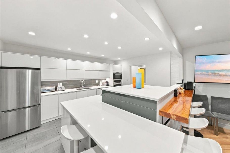 1095 W Keith Road North Vancouver, BC - 4