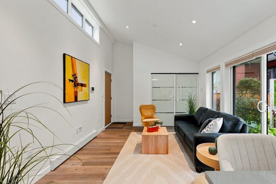 320 E 32nd Avenue Vancouver, BC - 25