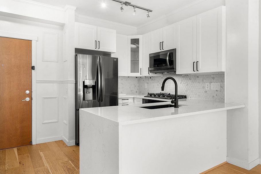 417 119 W 22nd Street North Vancouver, BC - 7