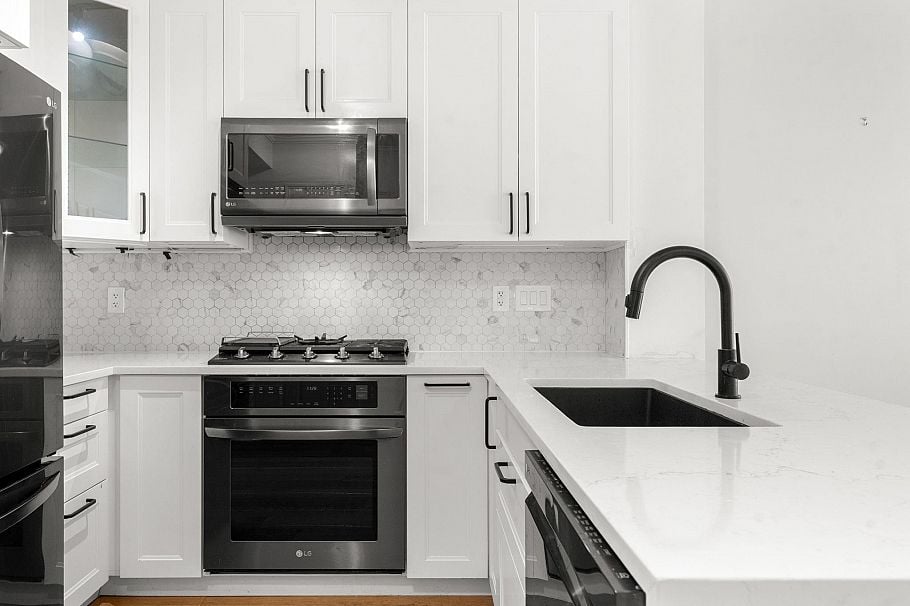 417 119 W 22nd Street North Vancouver, BC - 3