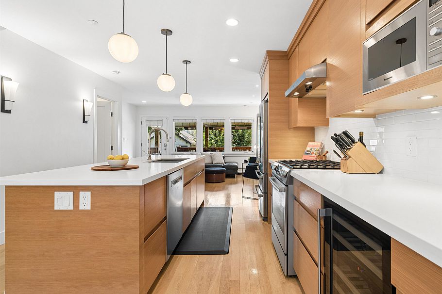 558 W 19th Avenue Vancouver, BC - 8
