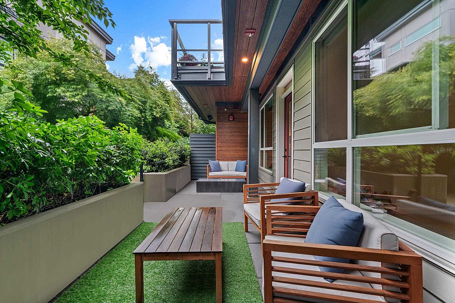 29 533 E 3rd Street North Vancouver, BC - 33