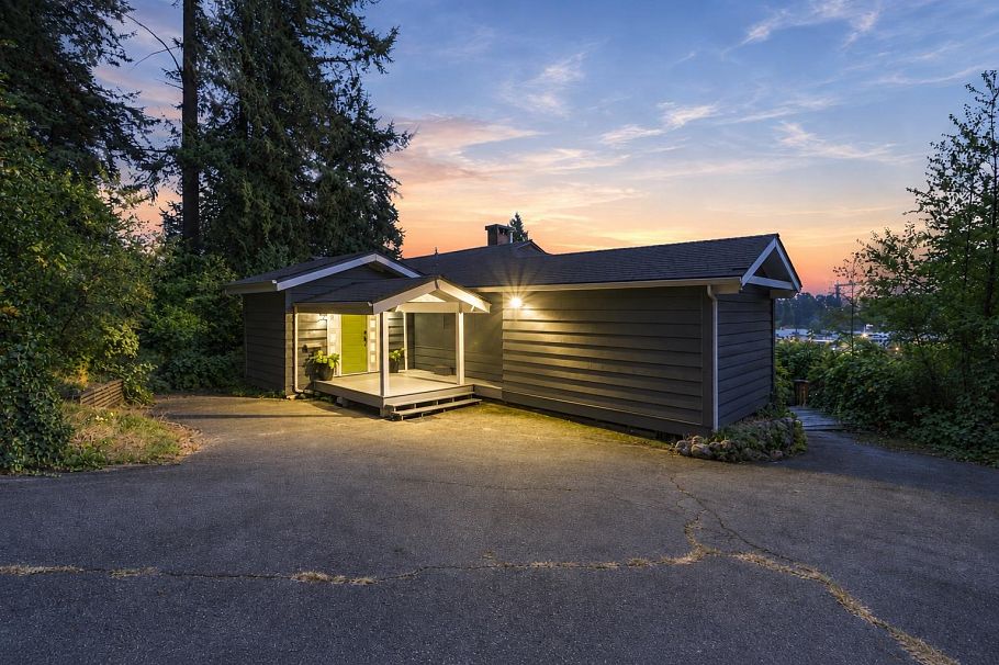 1095 W Keith Road North Vancouver, BC - 32