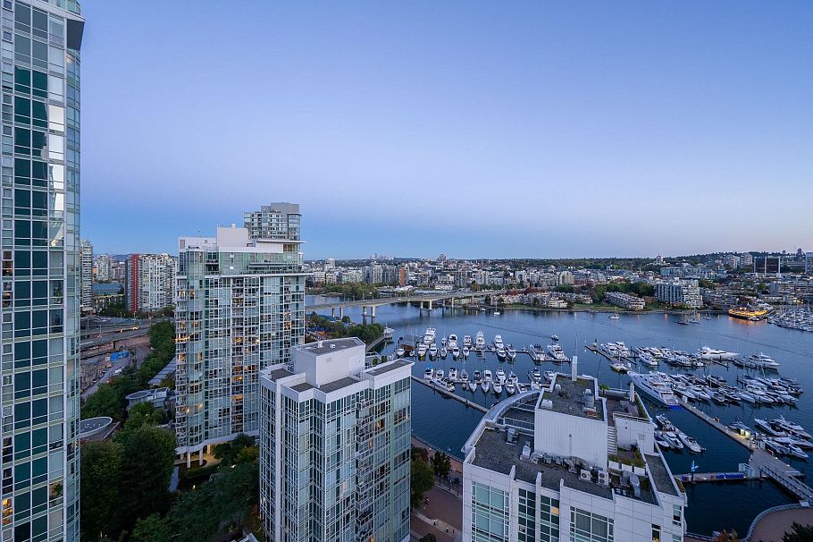 2607 198 Aquarius Mews Vancouver, BC - 24
