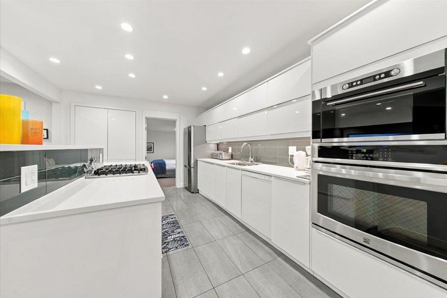 1095 W Keith Road North Vancouver, BC - 3